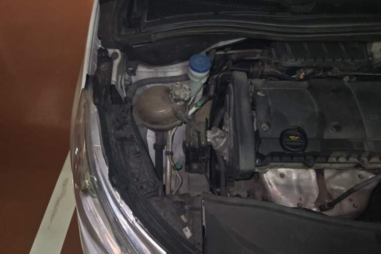 Used Peugeot 2008 2014 1.6L Automatic Fashion Edition Engine Bay Right