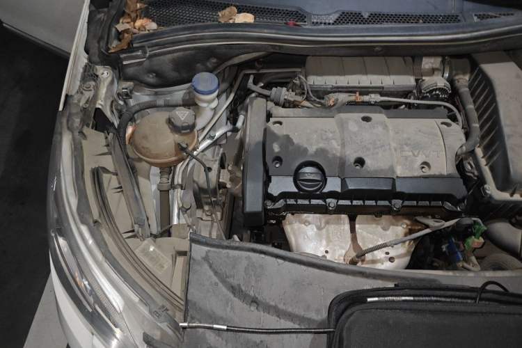 Used Peugeot 2008 2014 1.6L Automatic Fashion Edition Engine Bay Right