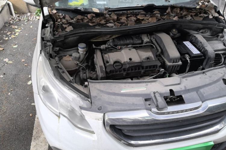 Used Peugeot 2008 2014 1.6L Automatic Trend Edition Engine Bay Right
