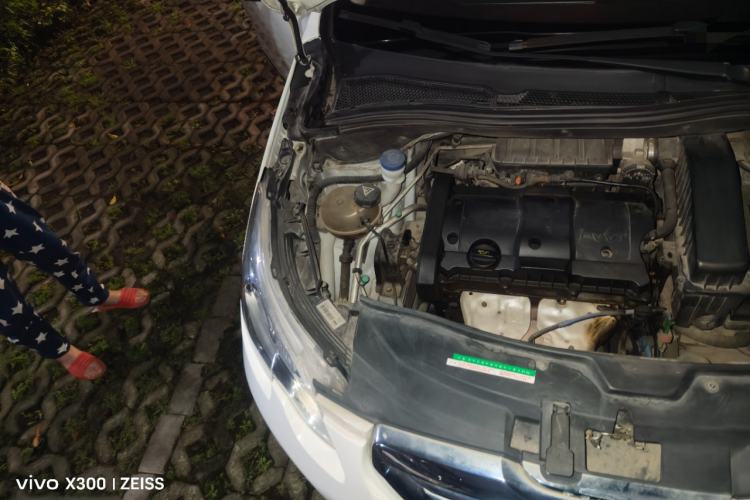 Used Peugeot 2008 2014 1.6L Automatic Navigation Edition Engine Bay Right