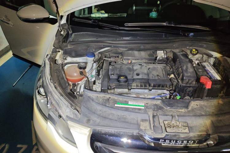 Used Peugeot 2008 2014 1.6L Automatic Trend Edition Engine Bay Right