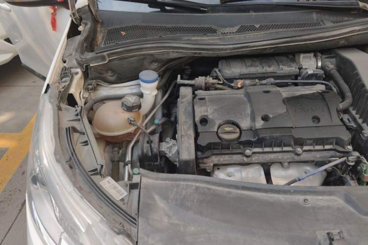 Used Peugeot 2008 2014 1.6L Automatic Trend Edition Engine Bay Right