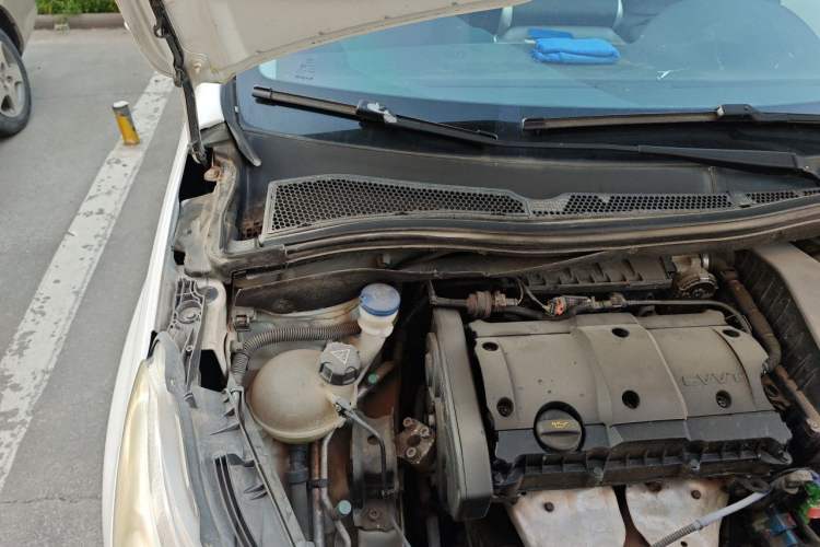 Used Peugeot 2008 2014 1.6L Manual Trend Edition Engine Bay Right