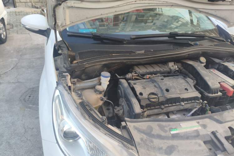 Used Peugeot 2008 2014 1.6L Automatic Trend Edition Engine Bay Right