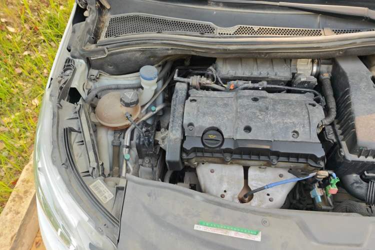 Used Peugeot 2008 2014 1.6L Automatic Excellence Edition Engine Bay Right