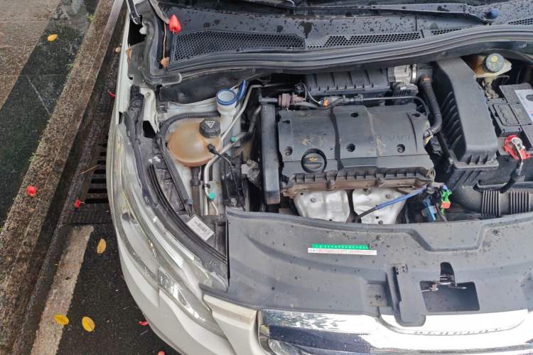 Used Peugeot 2008 2014 1.6L Automatic Fashion Edition Engine Bay Right