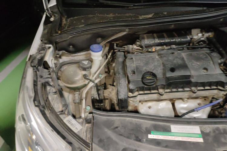 Used Peugeot 2008 2014 1.6L Manual Fashion Edition Engine Bay Right