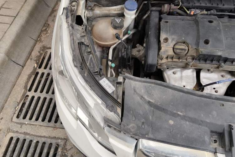 Used Peugeot 2008 2014 1.6L Manual Fashion Edition Engine Bay Right