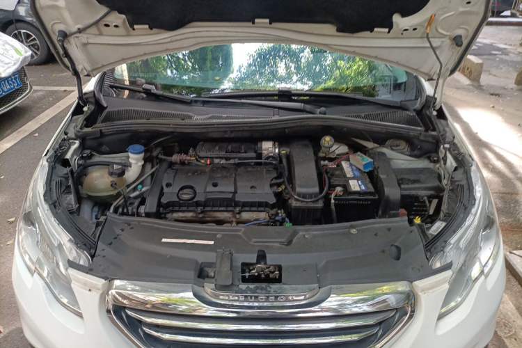 Used Peugeot 2008 2014 1.6L Automatic Navigation Edition Engine Bay