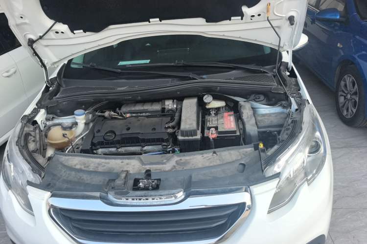 Used Peugeot 2008 2014 1.6L Manual Trend Edition Engine Bay