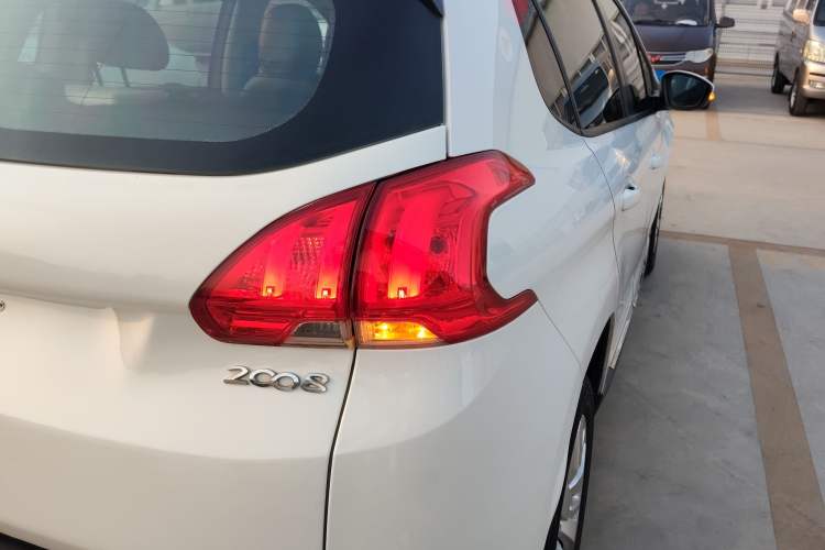 Used Peugeot 2008 2014 1.6L Automatic Fashion Edition Exterior 1