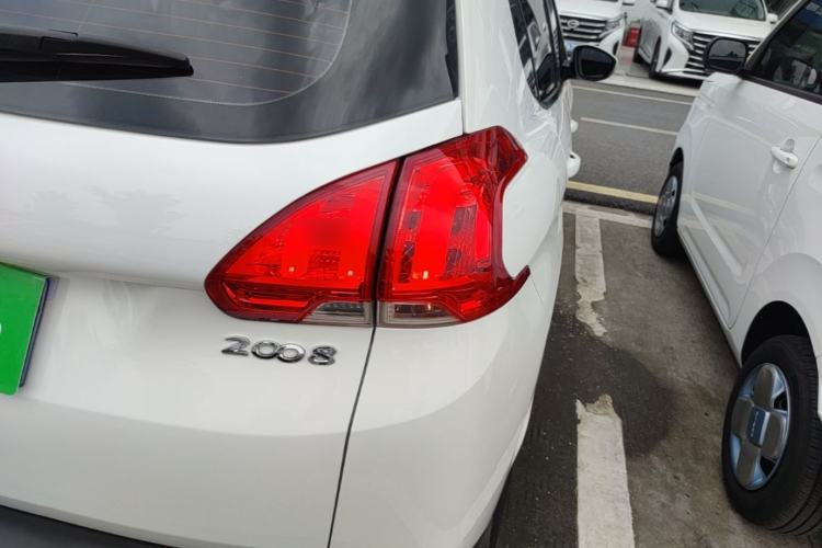 Used Peugeot 2008 2014 1.6L Automatic Fashion Edition Exterior 1