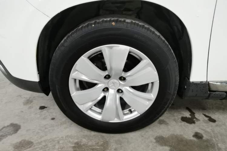 Used Peugeot 2008 2014 1.6L Automatic Fashion Edition Exterior 1