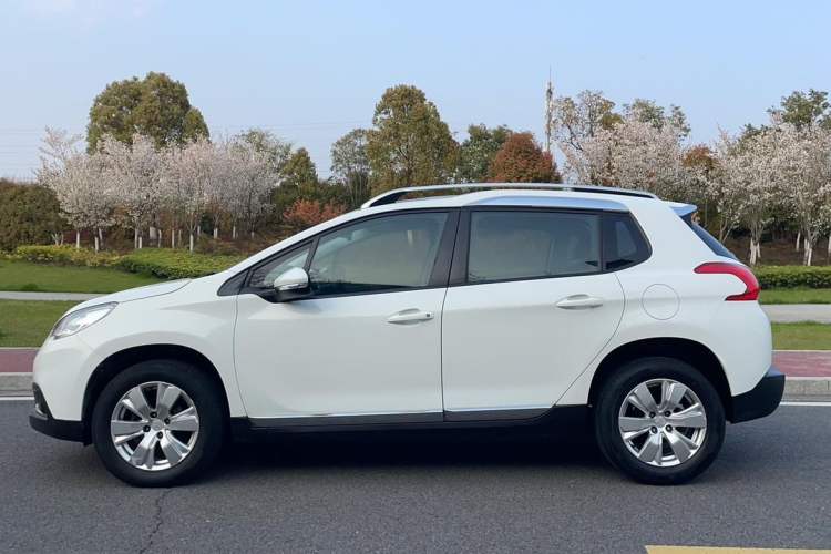 Used Peugeot 2008 2014 1.6L Automatic Fashion Edition Exterior 2