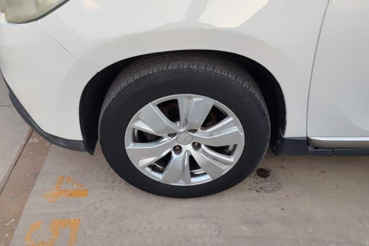 Used Peugeot 2008 2014 1.6L Automatic Fashion Edition Exterior 2