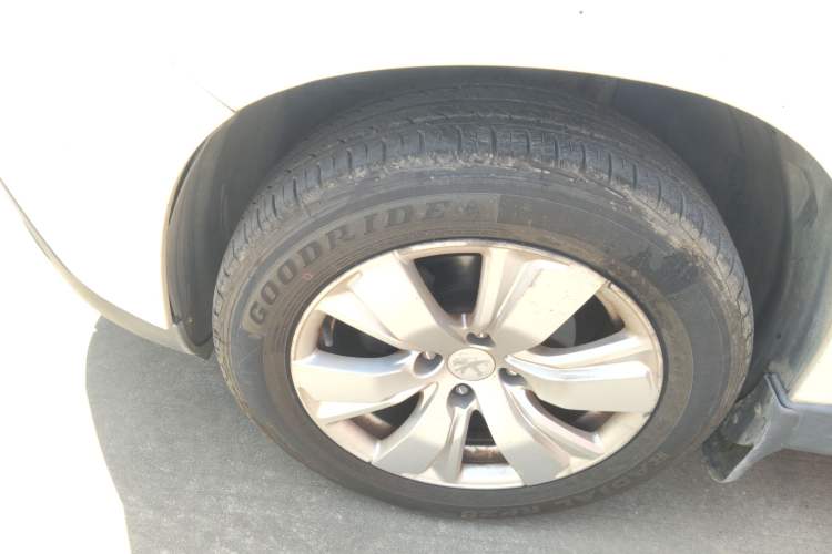 Used Peugeot 2008 2014 1.6L Automatic Fashion Edition Exterior 2