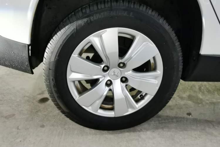 Used Peugeot 2008 2014 1.6L Automatic Fashion Edition Exterior 2