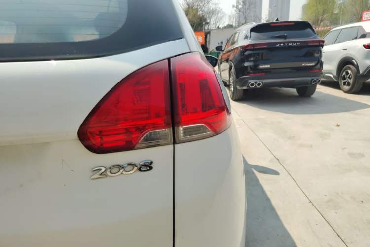 Used Peugeot 2008 2014 1.6L Automatic Fashion Edition Exterior 3