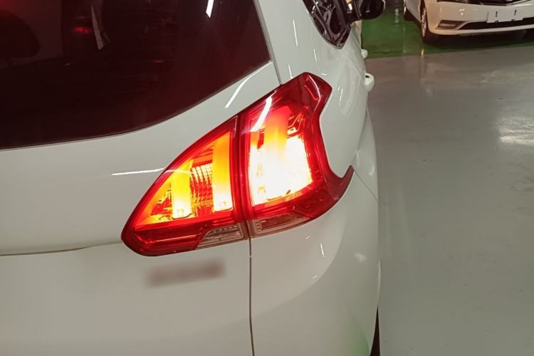 Used Peugeot 2008 2014 1.6L Manual Fashion Edition Exterior 3