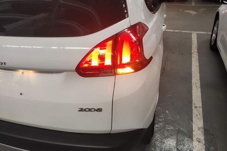 Used Peugeot 2008 2014 1.6L Automatic Navigation Edition Exterior 3