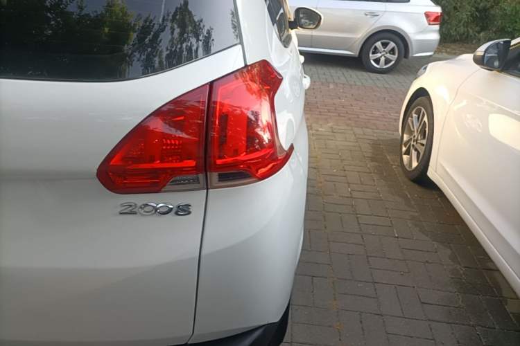 Used Peugeot 2008 2014 1.6L Automatic Trend Edition Exterior 3