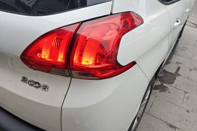 Used Peugeot 2008 2014 1.6L Automatic Trend Edition Exterior 3