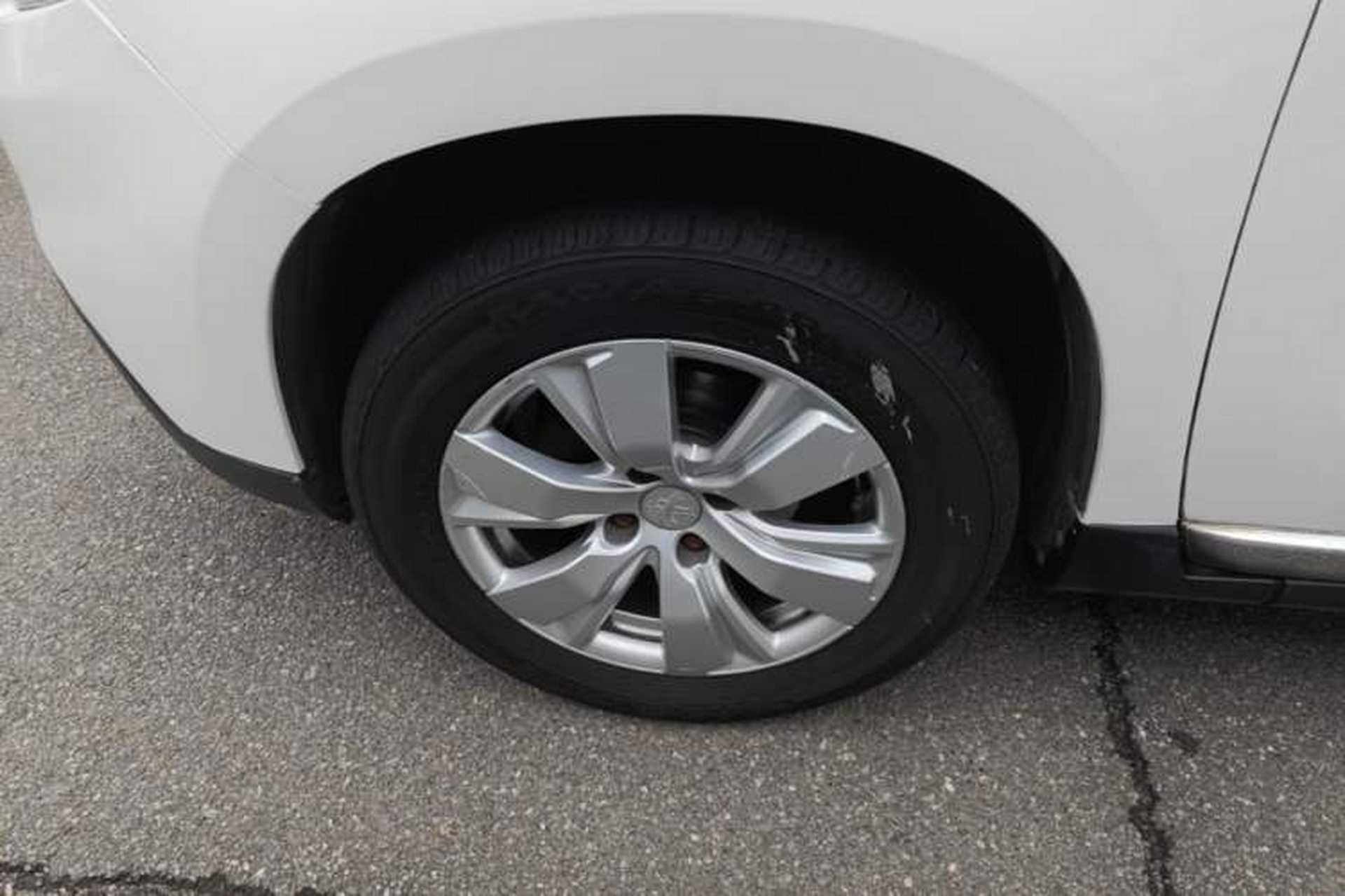 Used Peugeot 2008 2014 1.6L Automatic Fashion Edition Exterior 4