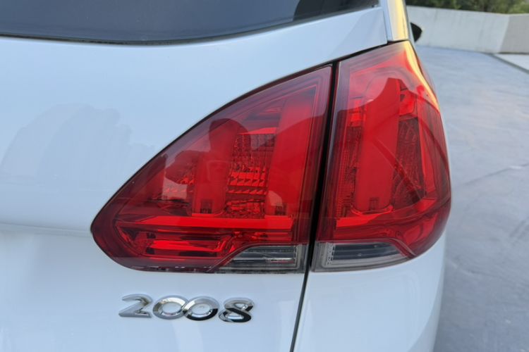 Used Peugeot 2008 2014 1.6L Automatic Fashion Edition Exterior 5