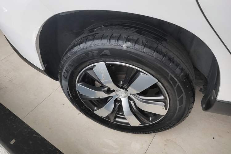 Used Peugeot 2008 2014 1.6L Automatic Navigation Edition Exterior 5