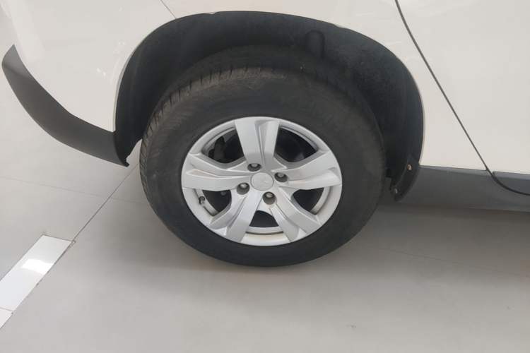 Used Peugeot 2008 2014 1.6L Manual Trend Edition Exterior 5