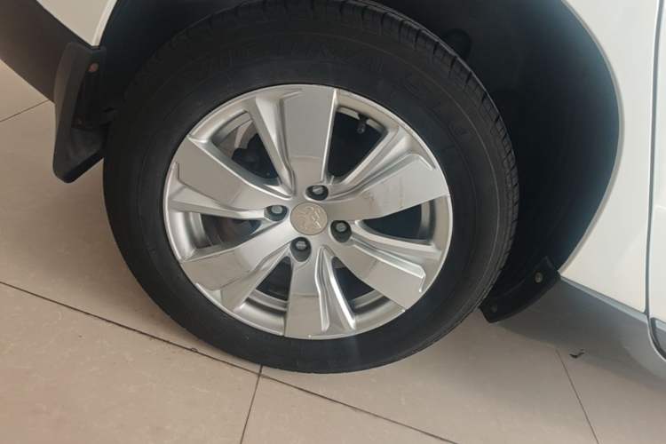 Used Peugeot 2008 2014 1.6L Automatic Fashion Edition Exterior 5