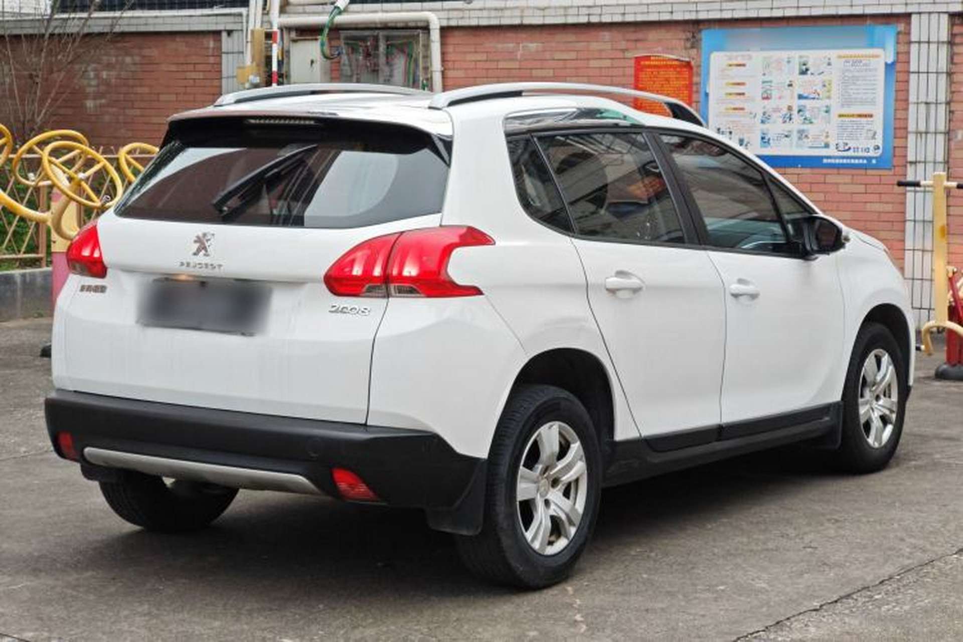 Used Peugeot 2008 2014 1.6L Automatic Trend Edition Exterior 5