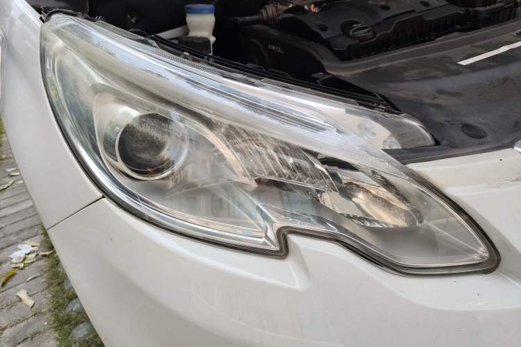 Used Peugeot 2008 2014 1.6L Automatic Fashion Edition Exterior 6