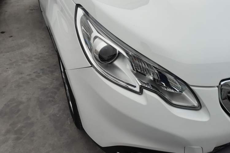 Used Peugeot 2008 2014 1.6L Automatic Fashion Edition Exterior 6