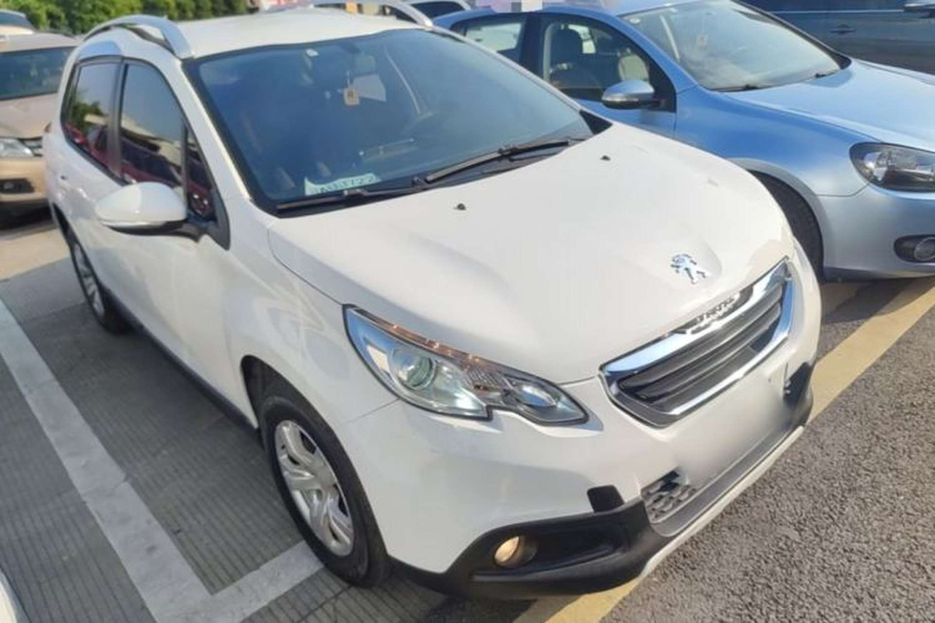Used Peugeot 2008 2014 1.6L Automatic Trend Edition Front Right 45 Deg