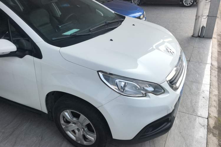 Used Peugeot 2008 2014 1.6L Manual Trend Edition Front Right 45 Deg