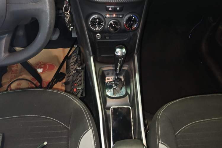 Used Peugeot 2008 2014 1.6L Automatic Trend Edition Gear Lever