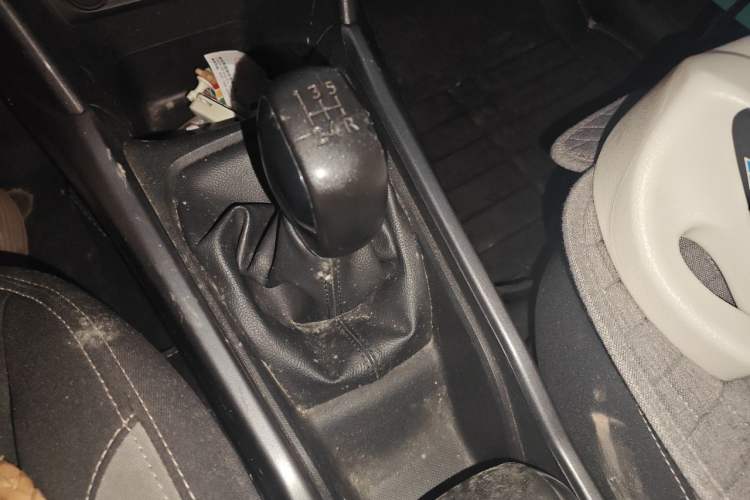 Used Peugeot 2008 2014 1.6L Manual Trend Edition Gear Lever