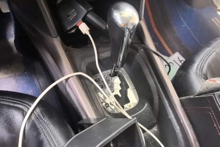 Used Peugeot 2008 2014 1.6L Automatic Fashion Edition Gear Lever