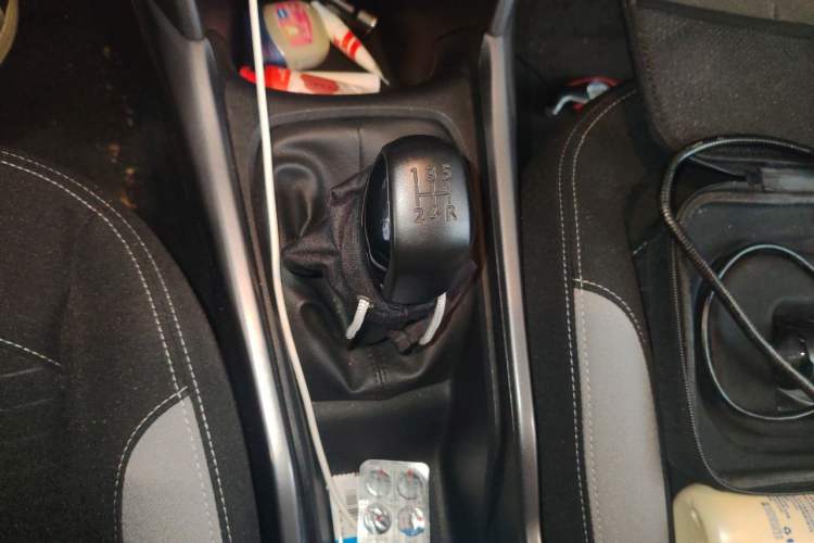 Used Peugeot 2008 2014 1.6L Manual Trend Edition Gear Lever