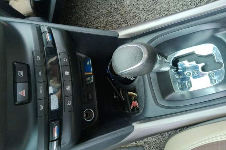 Used Peugeot 2008 2014 1.6L Automatic Navigation Edition Gear Lever