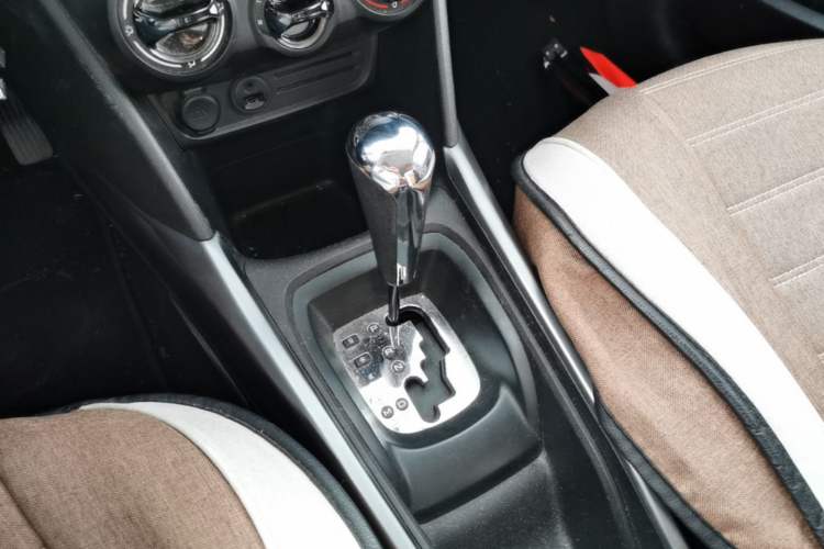 Used Peugeot 2008 2014 1.6L Automatic Trend Edition Gear Lever