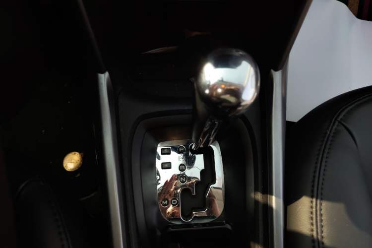Used Peugeot 2008 2014 1.6L Automatic Fashion Edition Gear Lever