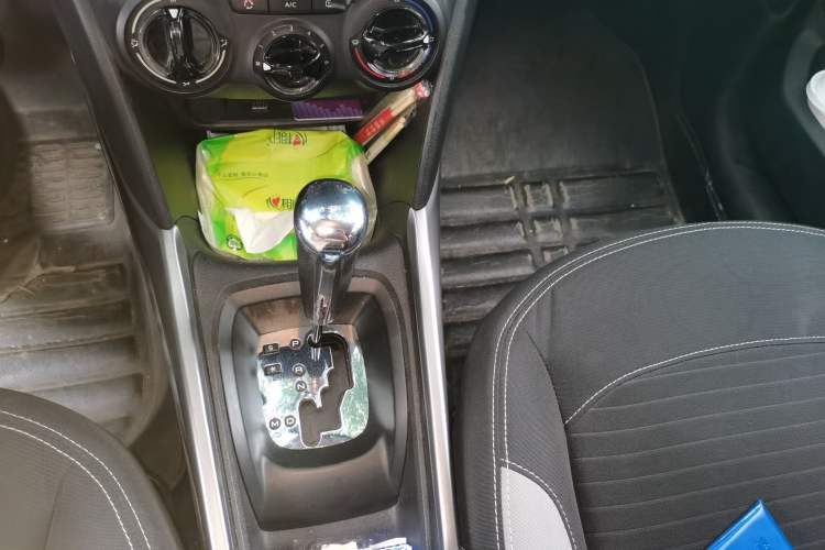 Used Peugeot 2008 2014 1.6L Automatic Trend Edition Gear Lever