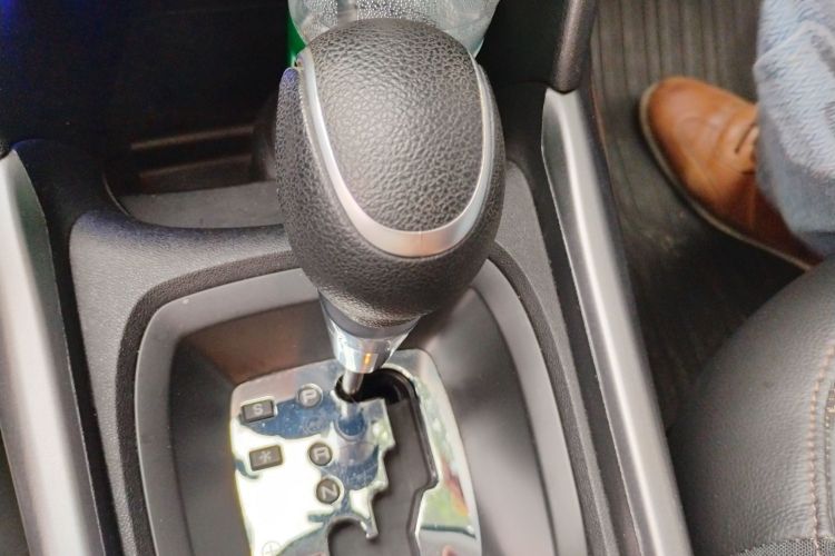 Used Peugeot 2008 2014 1.6L Automatic Navigation Edition Gear Lever