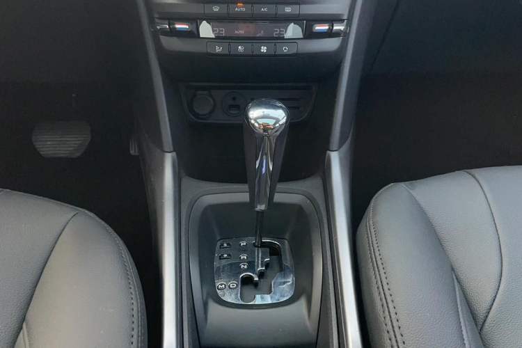 Used Peugeot 2008 2014 1.6L Automatic Fashion Edition Gear Lever