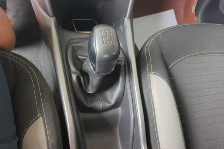 Used Peugeot 2008 2014 1.6L Manual Trend Edition Gear Lever