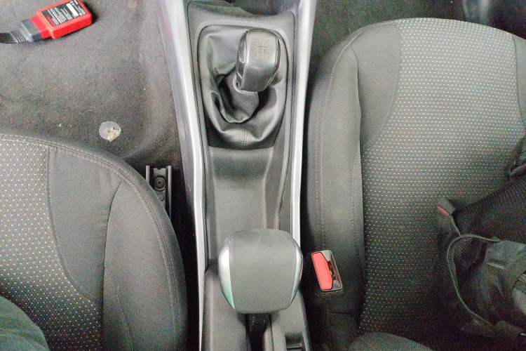 Used Peugeot 2008 2014 1.6L Manual Fashion Edition Gear Lever