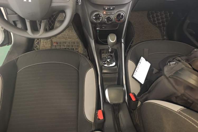 Used Peugeot 2008 2014 1.6L Automatic Trend Edition Gear Lever