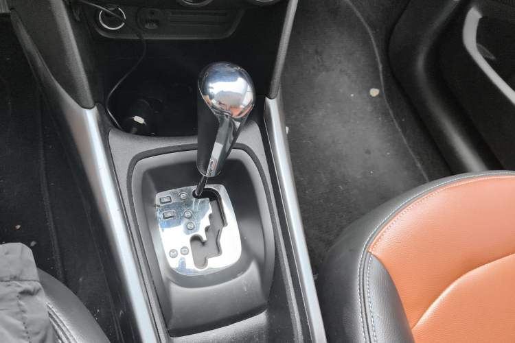 Used Peugeot 2008 2014 1.6L Automatic Trend Edition Gear Lever